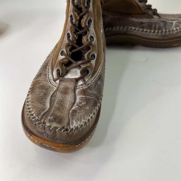 Brown Shearling-Lined Lace-Up Boots - Picture 9 of 15